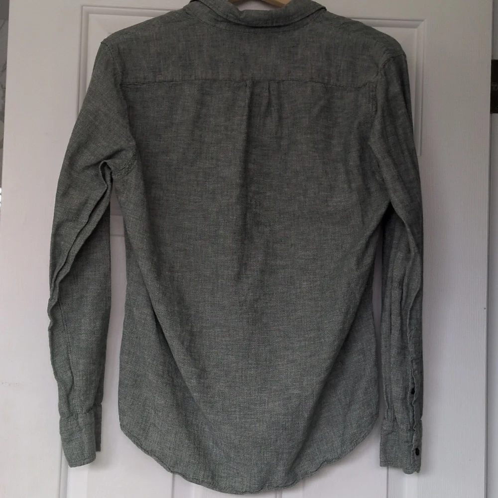J. Crew Mens Green Chambray Button Down 100% Cotton Size Medium